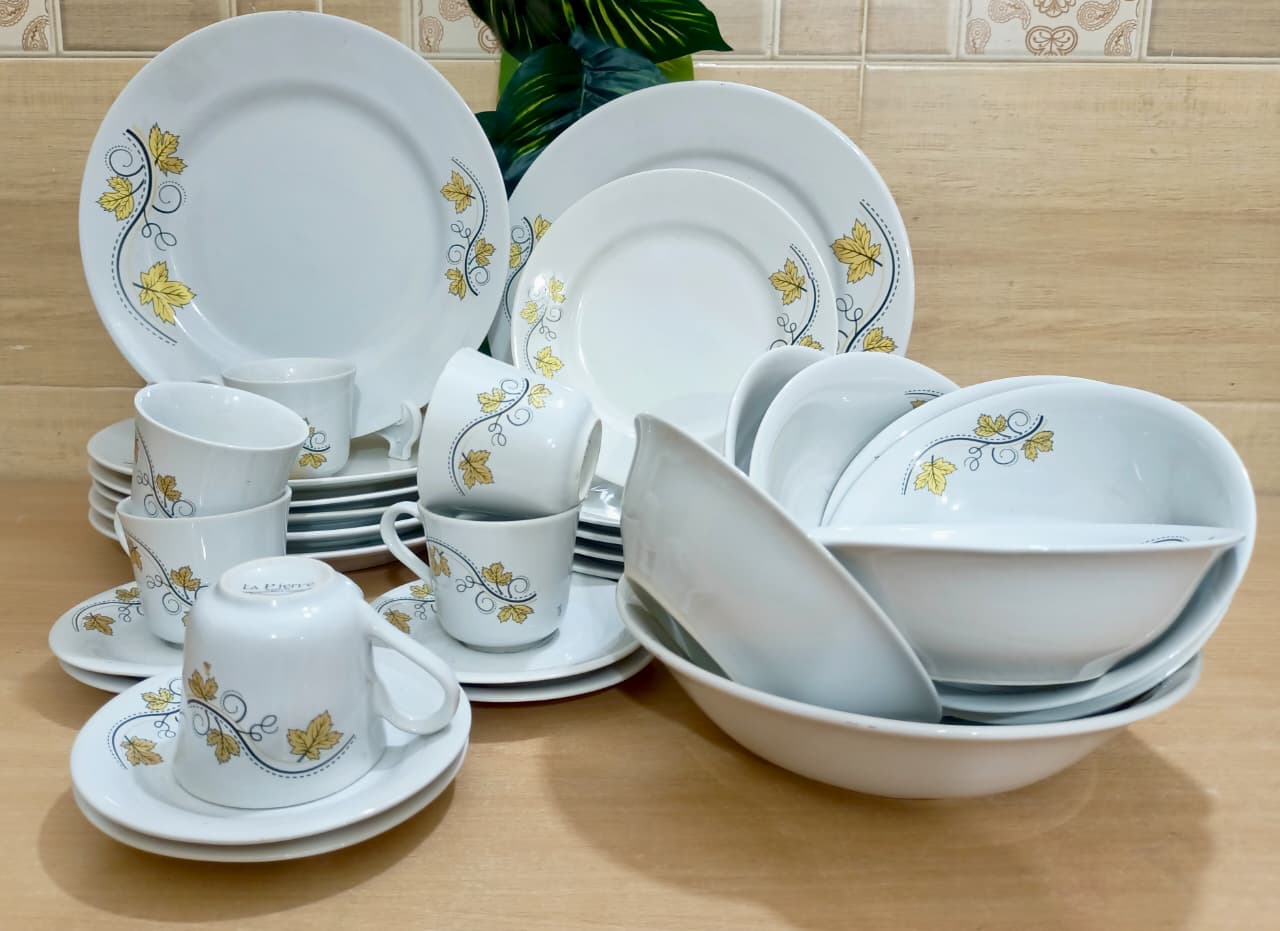 Dinnerware set